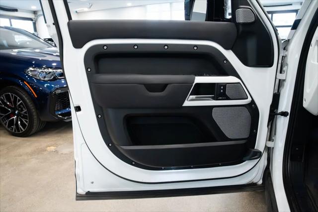 2023 Land Rover Defender 130 SE