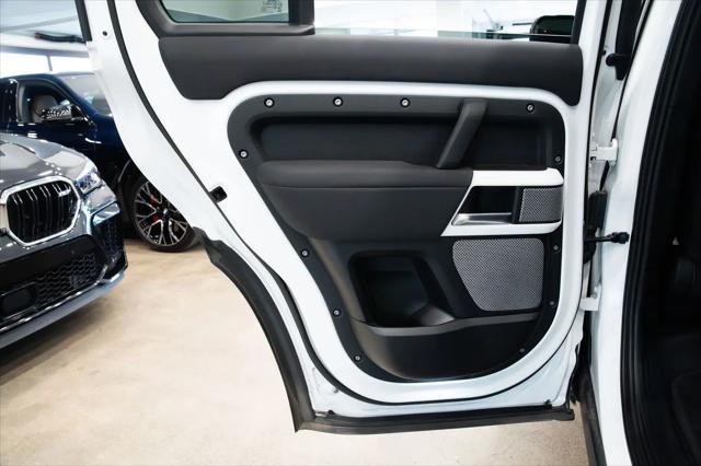2023 Land Rover Defender 130 SE