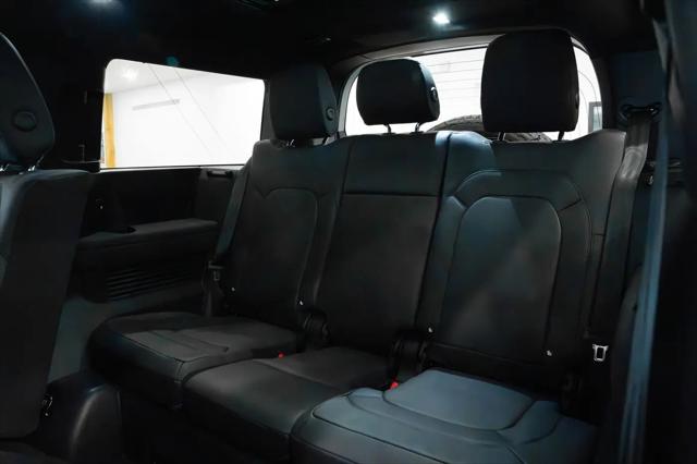 2023 Land Rover Defender 130 SE