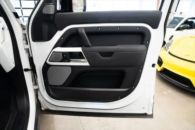 2023 Land Rover Defender 130 SE