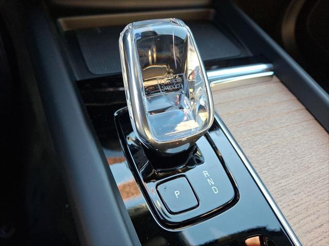 2026 Volvo XC60 Plug-In Hybrid T8 Plus