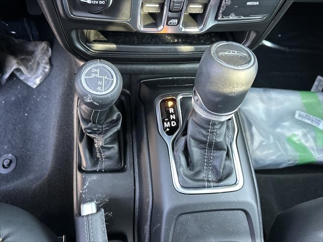 2026 Jeep Gladiator GLADIATOR SAHARA 4X4