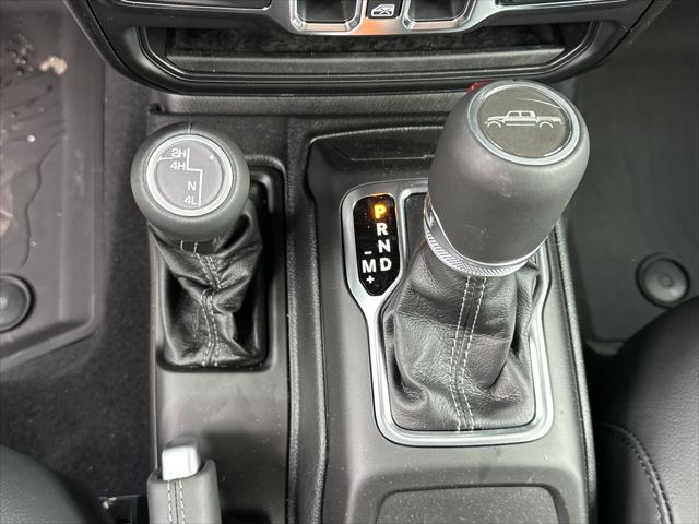 2026 Jeep Gladiator GLADIATOR SAHARA 4X4