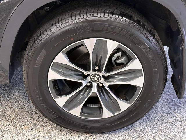 2025 Toyota Highlander XLE AWD (Natl) [9]