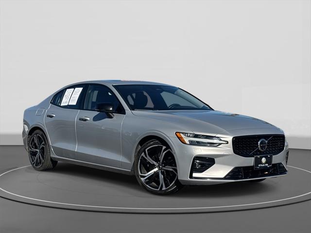 2024 Volvo S60 B5 Plus Dark Theme 2024 Volvo S60 B5 Plus Dark Theme