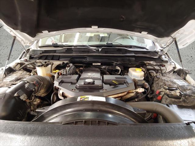 2017 RAM 2500 Tradesman Crew Cab 4x4 8 Box 2017 RAM 2500 Tradesman Crew Cab 4x4 8 Box