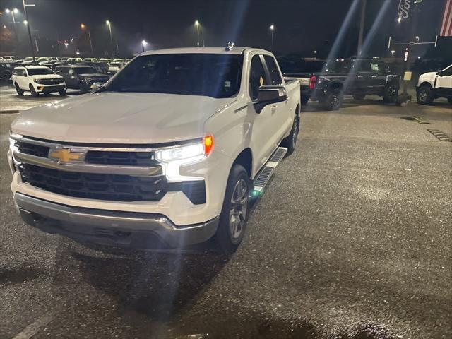 2022 Chevrolet Silverado 1500 4WD Crew Cab Standard Bed LT