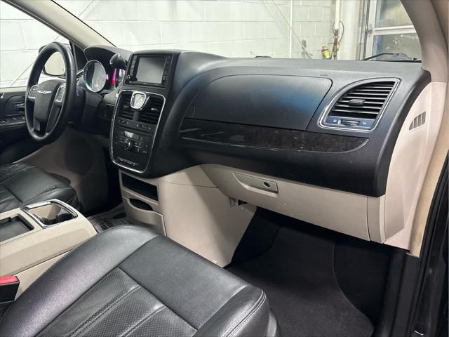 Used 2012 Chrysler Town & Country For Sale in Wilmington, OH