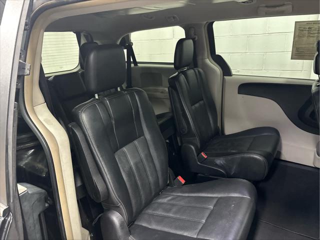 Used 2012 Chrysler Town & Country For Sale in Wilmington, OH