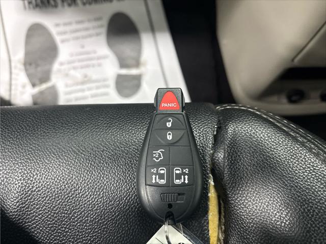 Used 2012 Chrysler Town & Country For Sale in Wilmington, OH