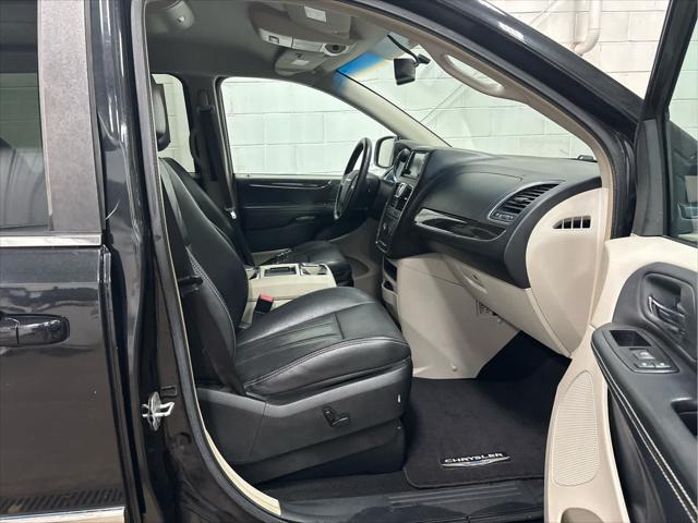 Used 2012 Chrysler Town & Country For Sale in Wilmington, OH