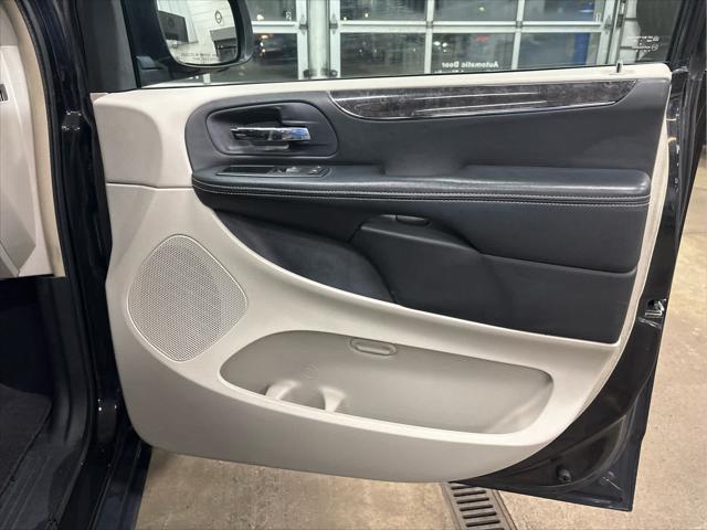 Used 2012 Chrysler Town & Country For Sale in Wilmington, OH