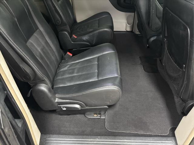 Used 2012 Chrysler Town & Country For Sale in Wilmington, OH