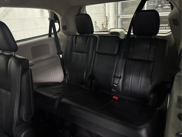 Used 2012 Chrysler Town & Country For Sale in Wilmington, OH