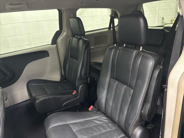 Used 2012 Chrysler Town & Country For Sale in Wilmington, OH
