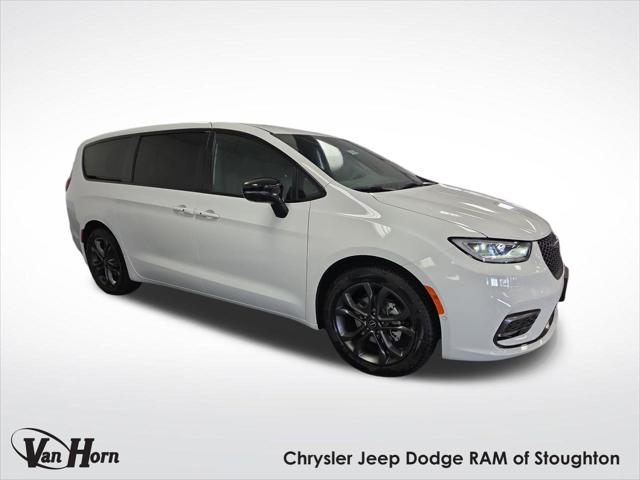 2026 Chrysler Pacifica Select for sale in Stoughton, WI