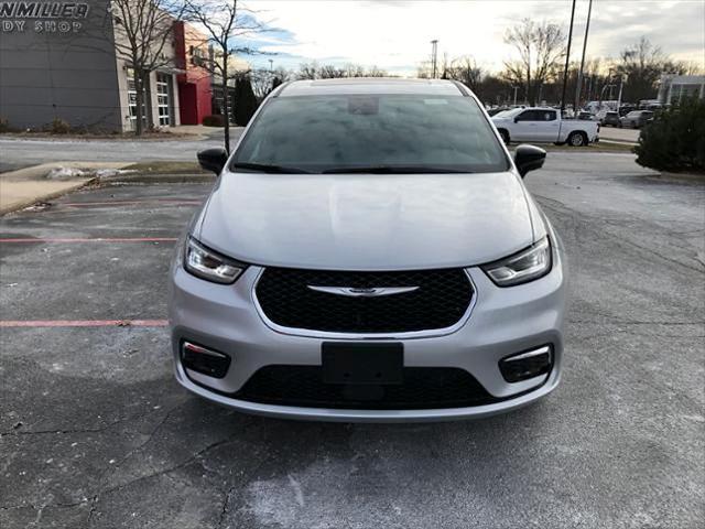 2026 Chrysler Pacifica Select AWD