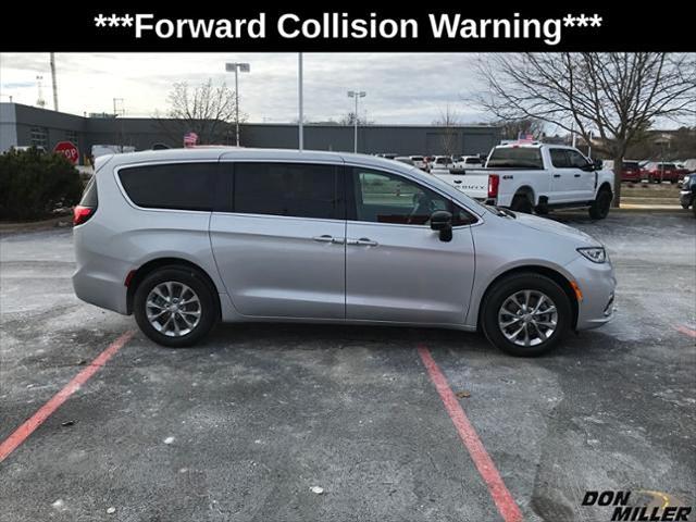 2026 Chrysler Pacifica Select AWD