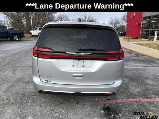 2026 Chrysler Pacifica Select AWD