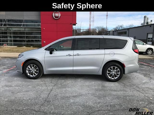 2026 Chrysler Pacifica Select AWD