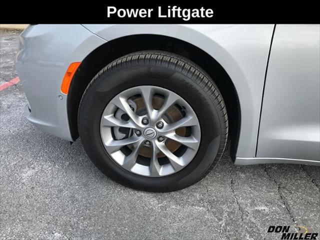 2026 Chrysler Pacifica Select AWD