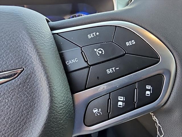 2026 Chrysler Pacifica Select AWD