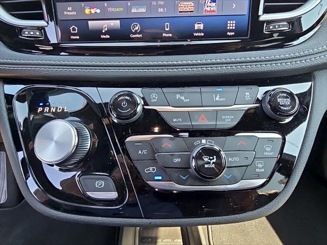 2026 Chrysler Pacifica Select AWD