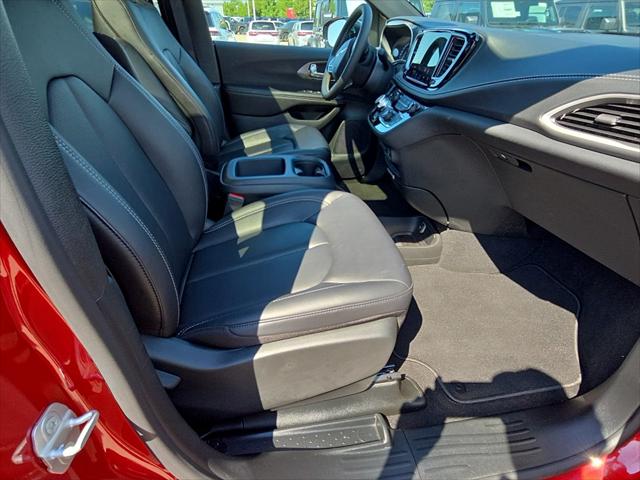 2026 Chrysler Pacifica Select AWD