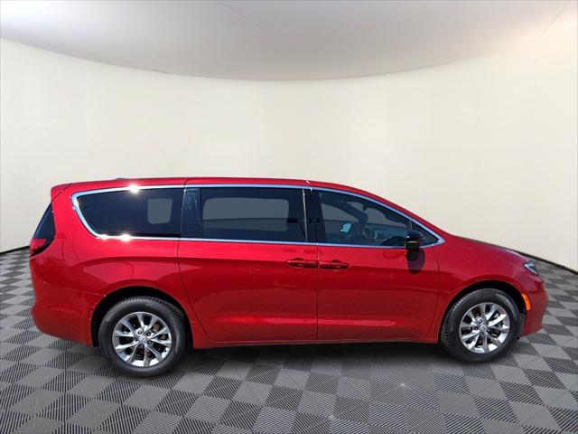2026 Chrysler Pacifica Select AWD