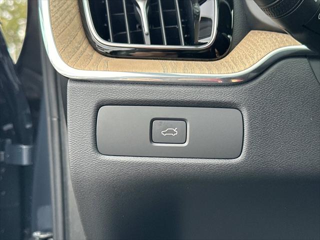 2026 Volvo XC60 B5 Core