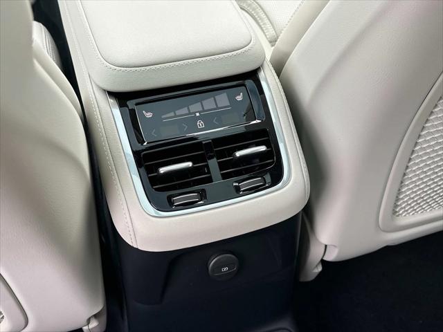 2026 Volvo XC90 Plug-In Hybrid T8 Ultra Dark Theme 7-Seater