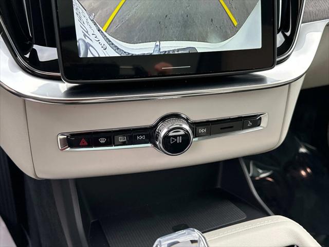 2026 Volvo XC90 Plug-In Hybrid T8 Ultra Dark Theme 7-Seater
