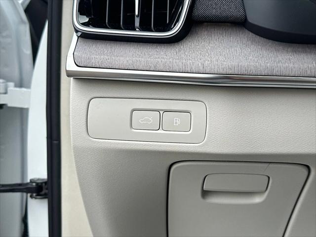 2026 Volvo XC90 Plug-In Hybrid T8 Ultra Dark Theme 7-Seater