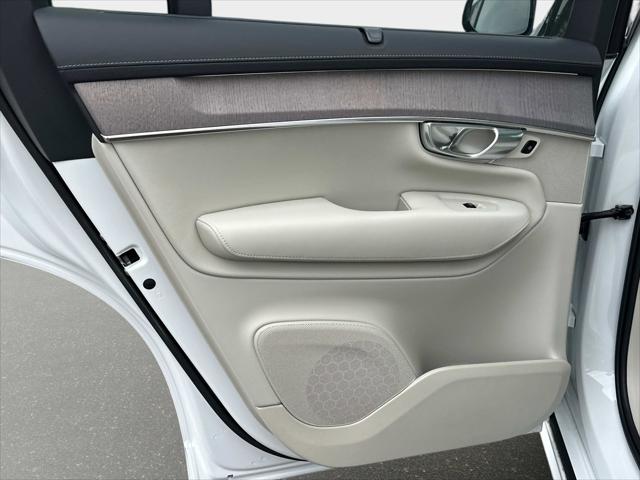 2026 Volvo XC90 Plug-In Hybrid T8 Ultra Dark Theme 7-Seater