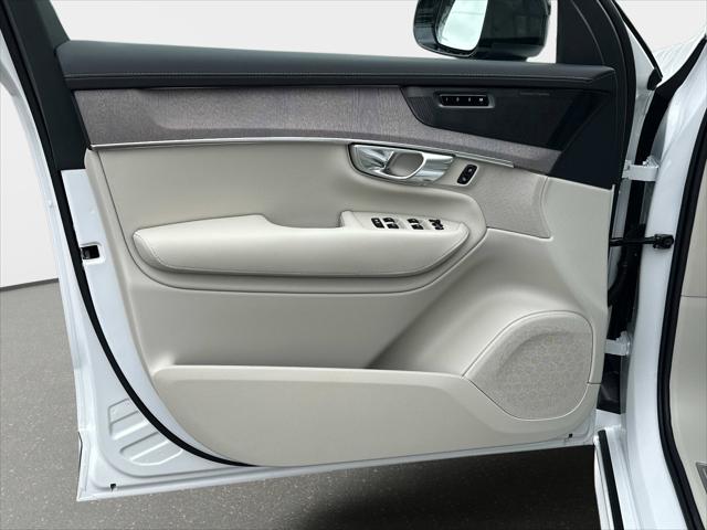 2026 Volvo XC90 Plug-In Hybrid T8 Ultra Dark Theme 7-Seater