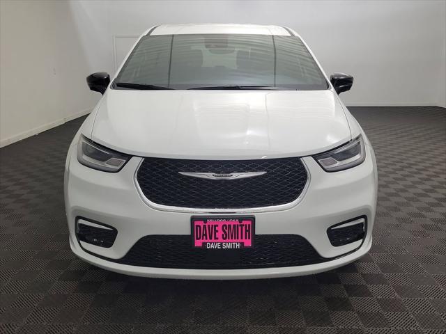 2026 Chrysler Pacifica Select AWD