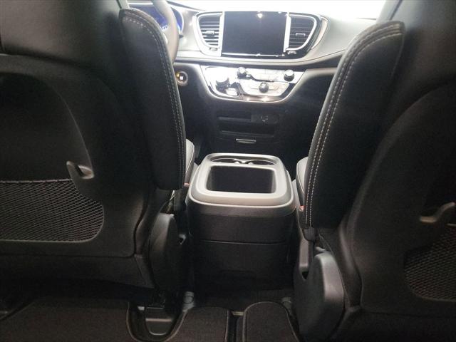 2026 Chrysler Pacifica Select AWD