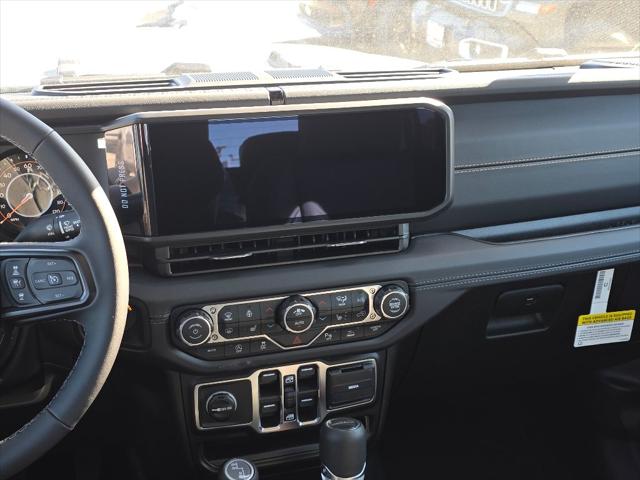 2026 Jeep Gladiator GLADIATOR SAHARA 4X4