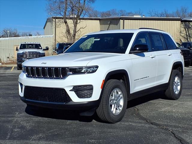 2025 Jeep Grand Cherokee GRAND CHEROKEE LAREDO 4X4