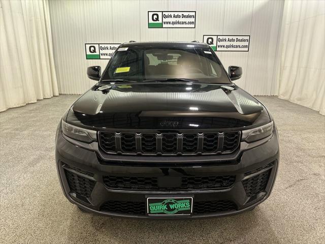 2026 Jeep Grand Cherokee GRAND CHEROKEE LAREDO ALTITUDE 4X4 2026 Jeep Grand Cherokee GRAND CHEROKEE LAREDO ALTITUDE 4X4