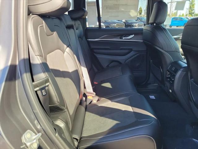 2026 Jeep Grand Cherokee Altitude 4x2