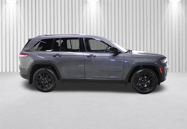 2026 Jeep Grand Cherokee GRAND CHEROKEE LAREDO ALTITUDE 4X4