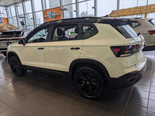 2026 Volkswagen Taos SE Black