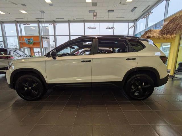 2026 Volkswagen Taos SE Black