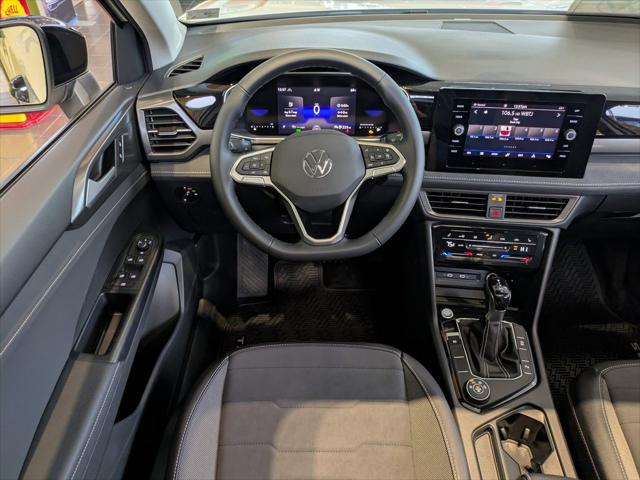 2026 Volkswagen Taos SE Black