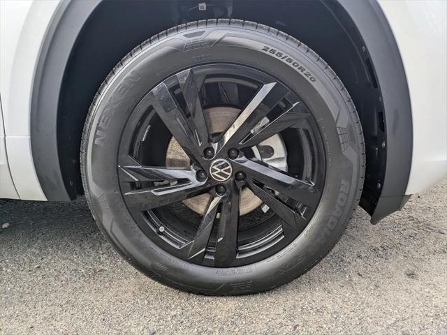 2026 Volkswagen Atlas Cross Sport SEL R-Line Black