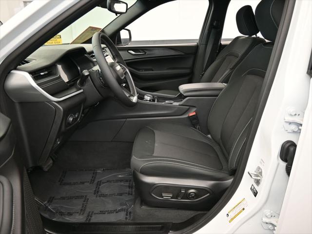 2024 Jeep Grand Cherokee L Laredo 4x2