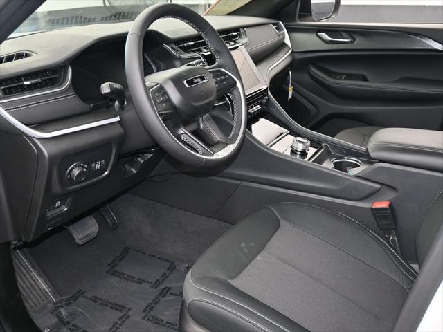 2024 Jeep Grand Cherokee L Laredo 4x2