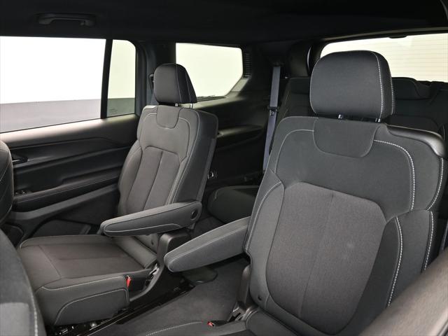 2024 Jeep Grand Cherokee L Laredo 4x2