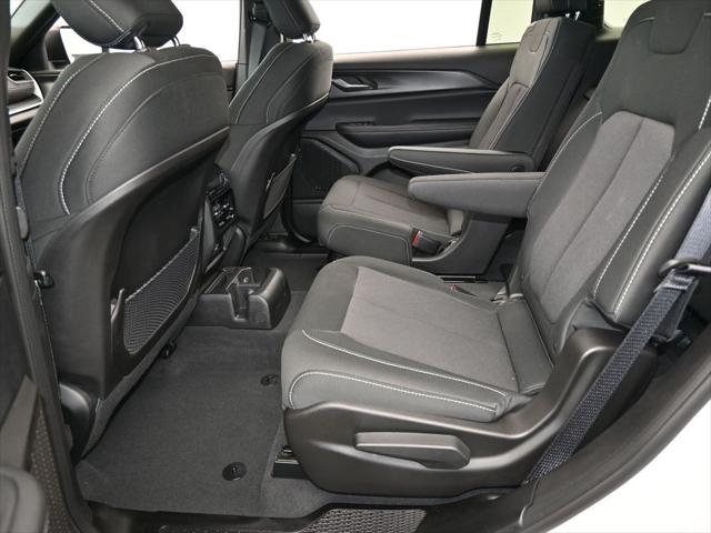 2024 Jeep Grand Cherokee L Laredo 4x2